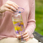 Botella de vidrio color lila, de 750 ml, In Giro Flower, Leonardo