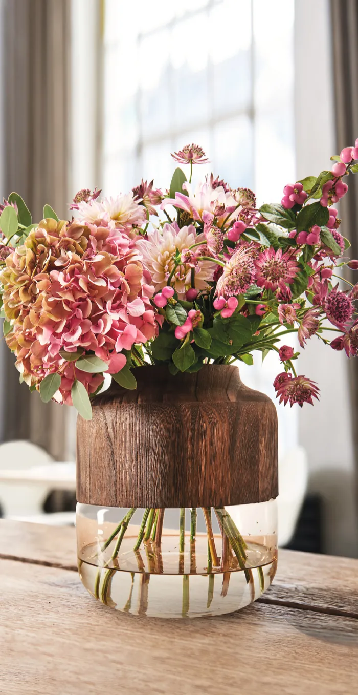 Colección de floreros Leonardo con diseño atemporal y artesanal