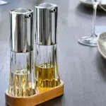 Juego de dispensadores para aceite y vinagre con base de madera de 3 piezas Menage Crystal acero inoxidable