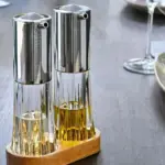 Juego de dispensadores para aceite y vinagre con base de madera de 3 piezas Menage Crystal acero inoxidable