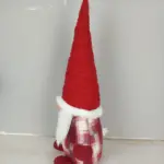 Figura de gnomo de 26 x17 x55 cm en rojo y blanco