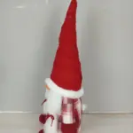 Figura de gnomo femenino de 26 x17 x55 cm en rojo y blanco