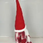 Figura de gnomo femenino de 26 x17 x55 cm en rojo y blanco